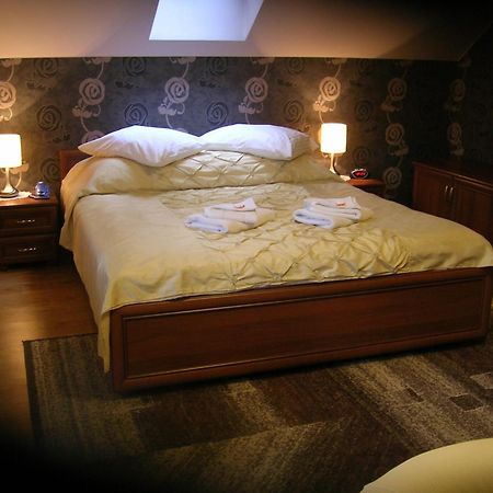 Hotelik Gosciniec Pod Sosnami Drzonkow Zielona Góra Extérieur photo