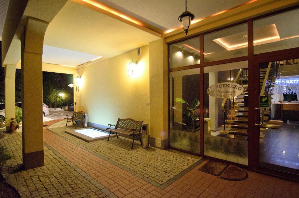 Hotelik Gosciniec Pod Sosnami Drzonkow Zielona Góra Extérieur photo