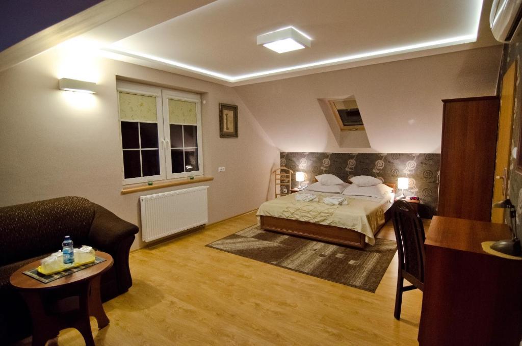 Hotelik Gosciniec Pod Sosnami Drzonkow Zielona Góra Chambre photo