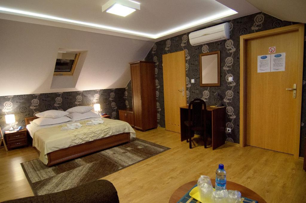 Hotelik Gosciniec Pod Sosnami Drzonkow Zielona Góra Chambre photo